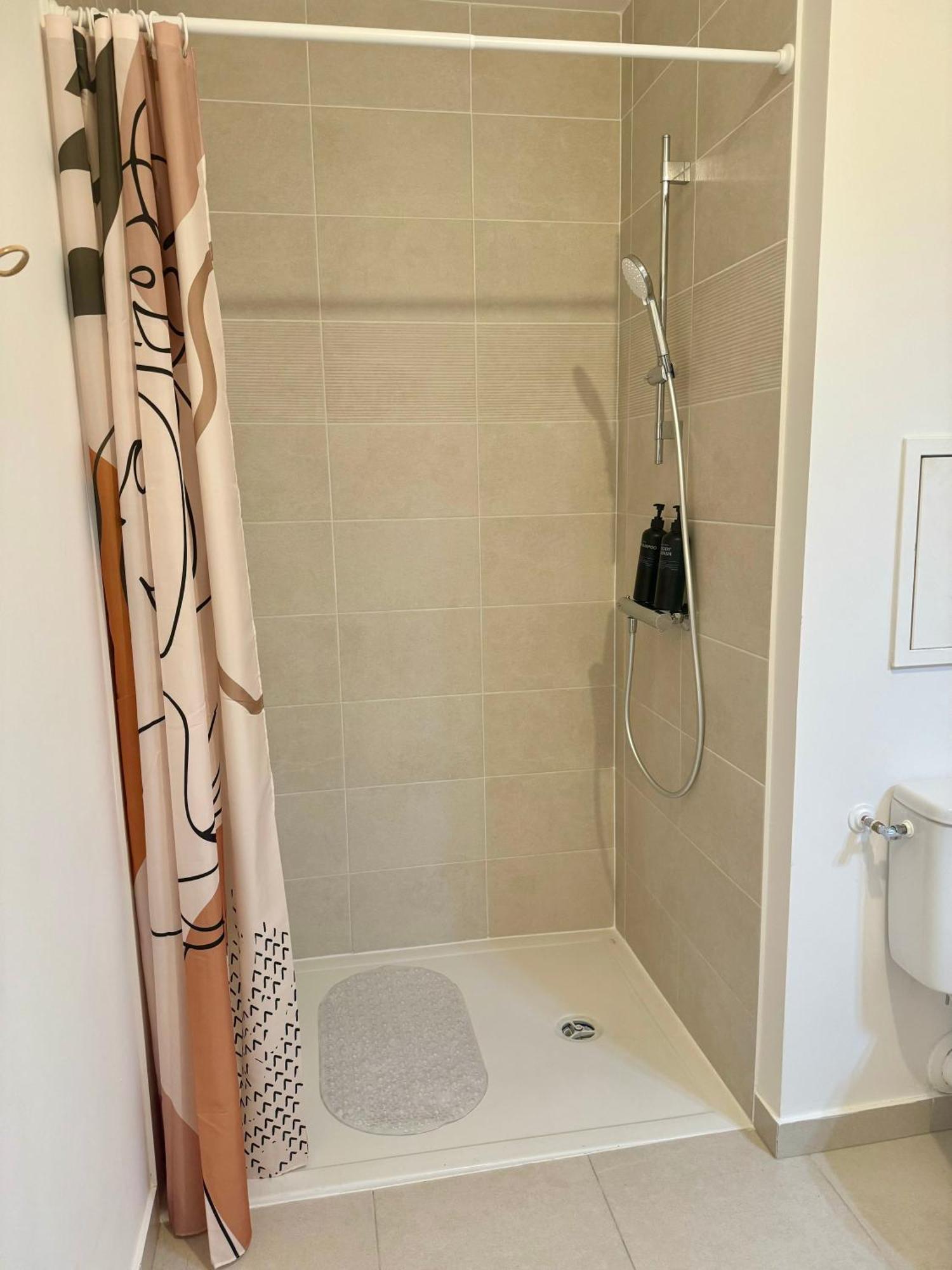 Studio Moderne Et Tout Equipe, Proche Du Rer, Paris & Aeroport D'Orly En 20 Min, Lit Bebe Sur Demande Vitry-sur-Seine Exteriör bild