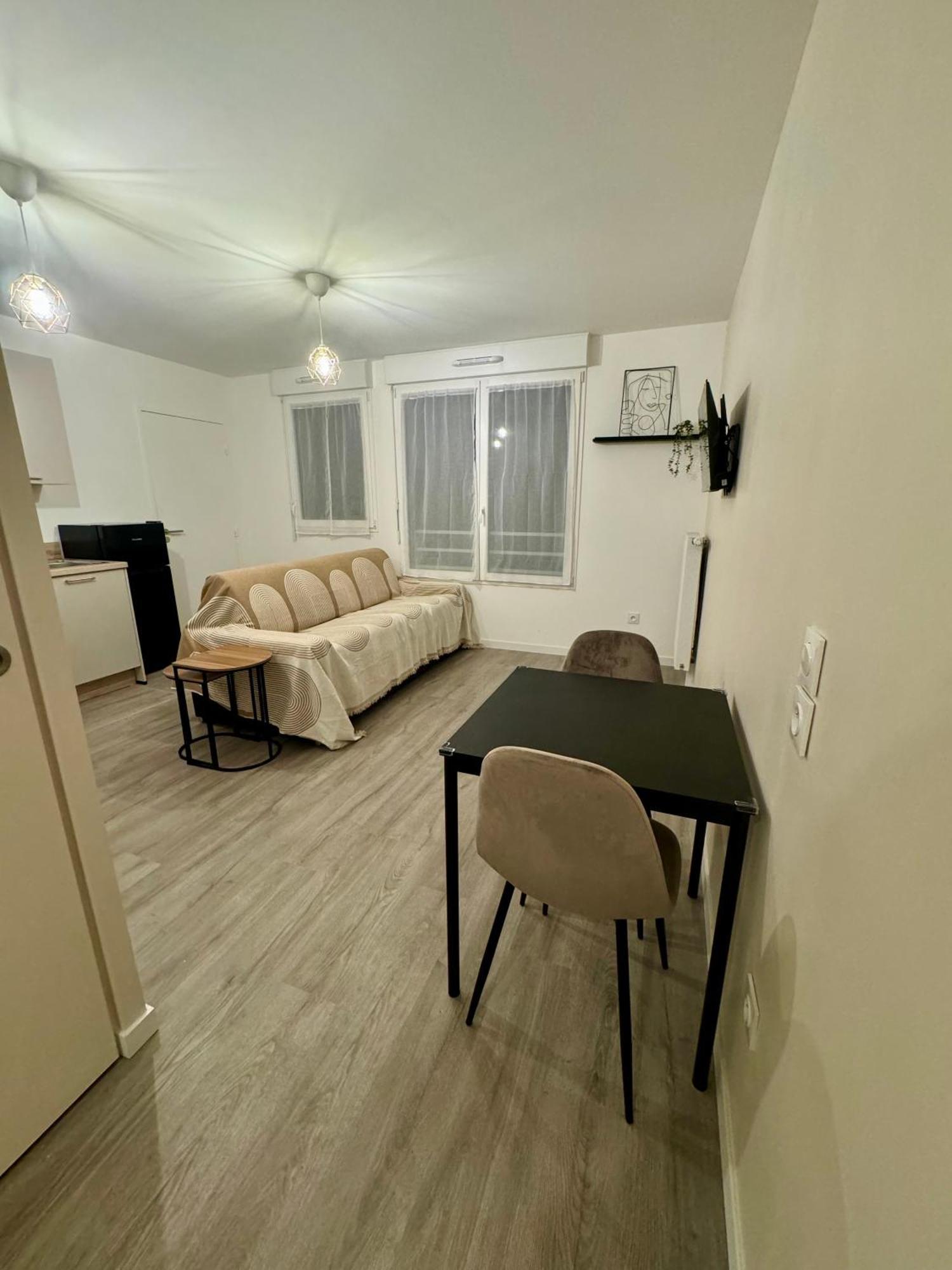 Studio Moderne Et Tout Equipe, Proche Du Rer, Paris & Aeroport D'Orly En 20 Min, Lit Bebe Sur Demande Vitry-sur-Seine Exteriör bild